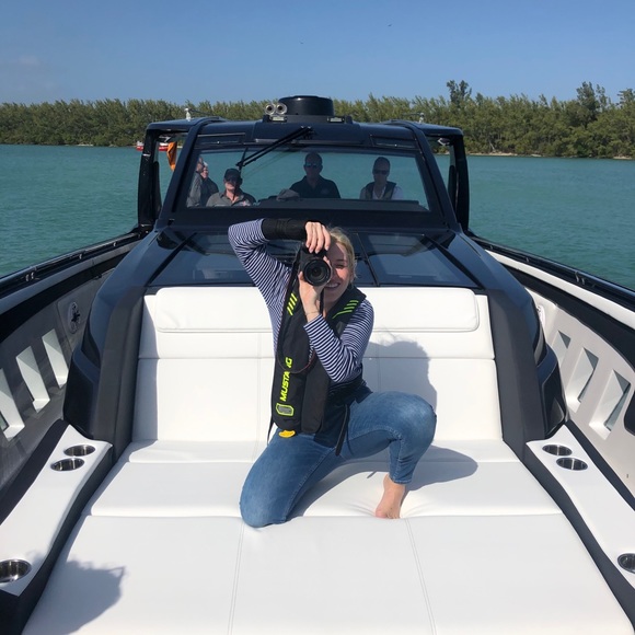 Meet your Posher, Demí - Picture 5 of 5